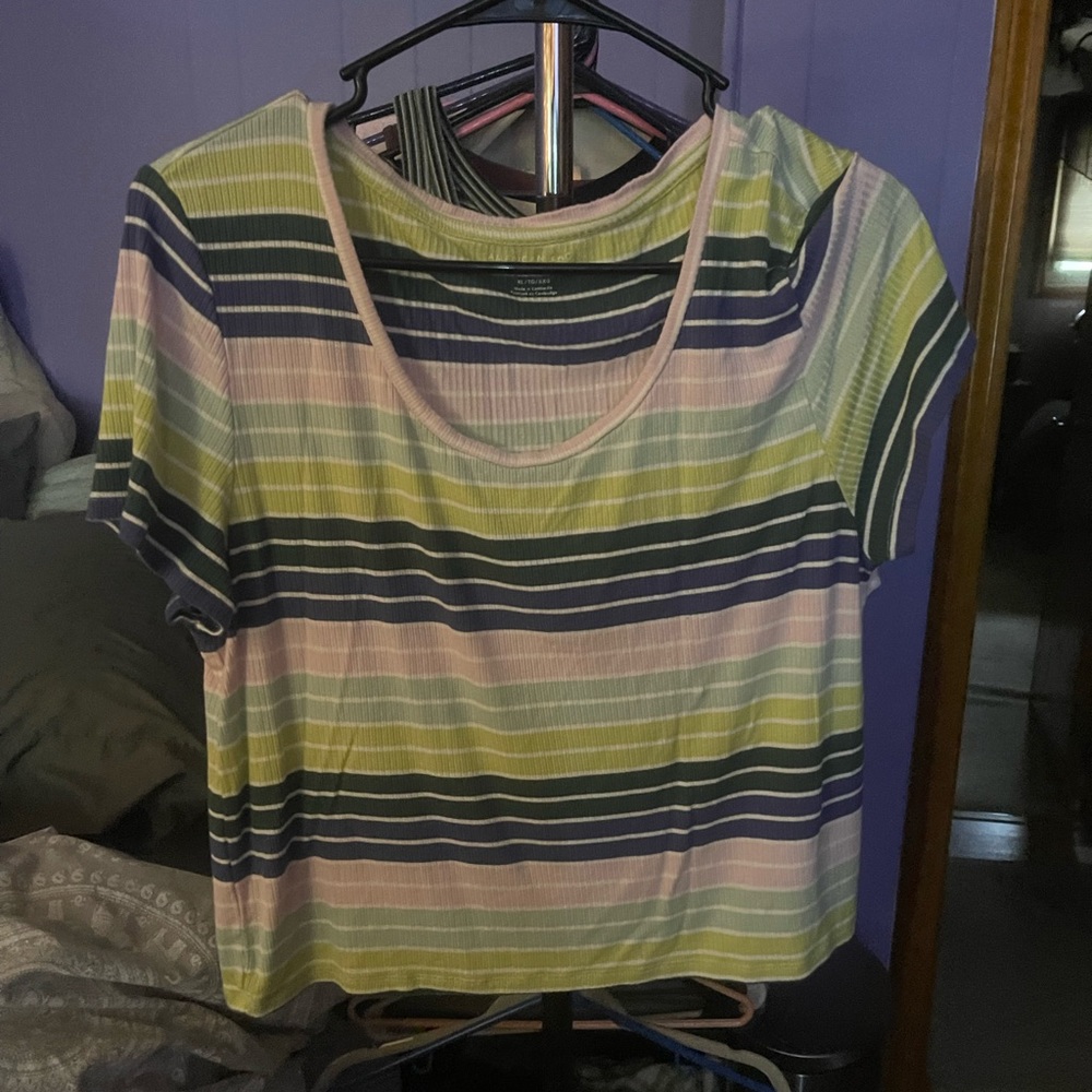 Cropped American Eagle Shirt